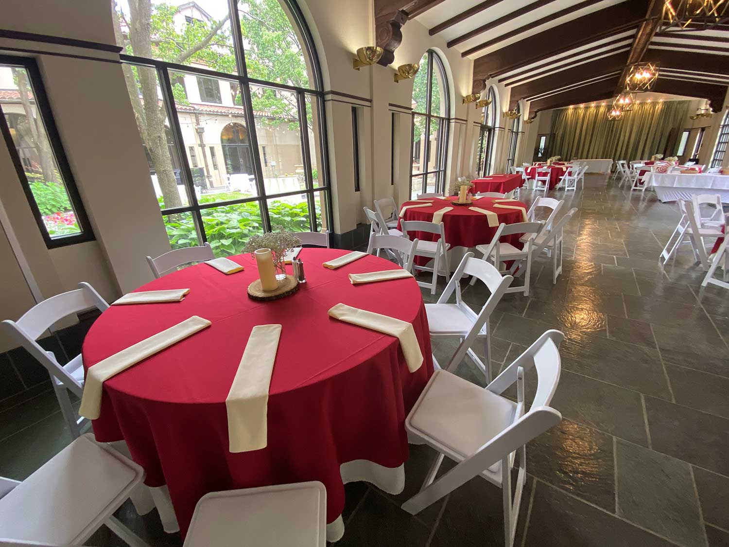 Atrium-Reception_Red-table-cloths