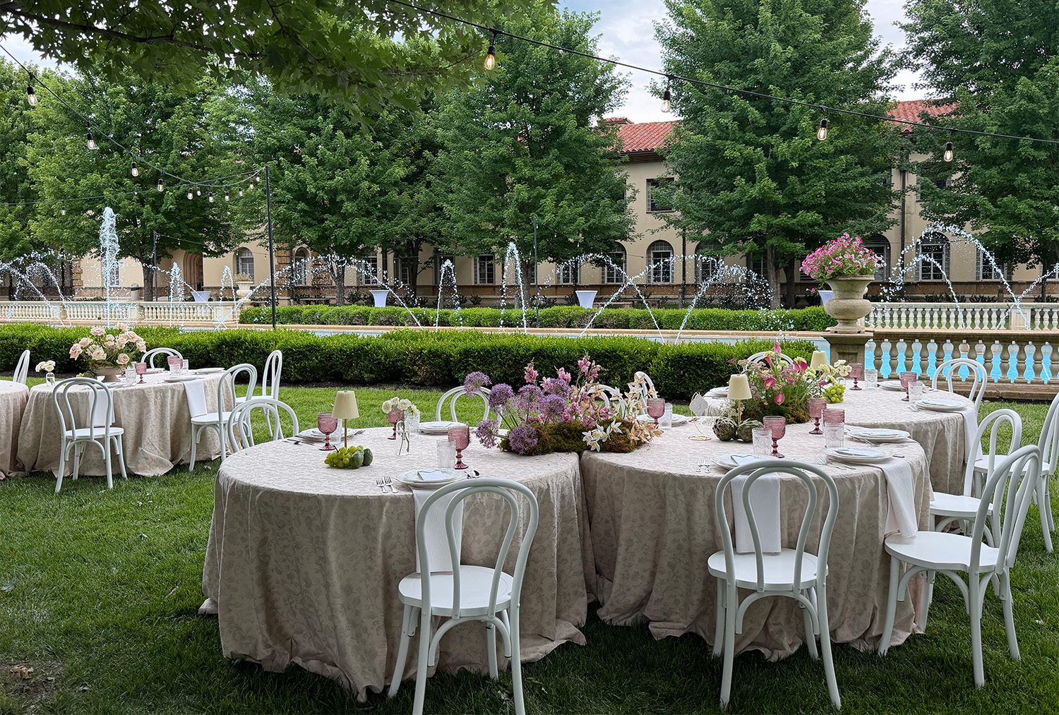 reception-fountain-courtyard-1500x1013