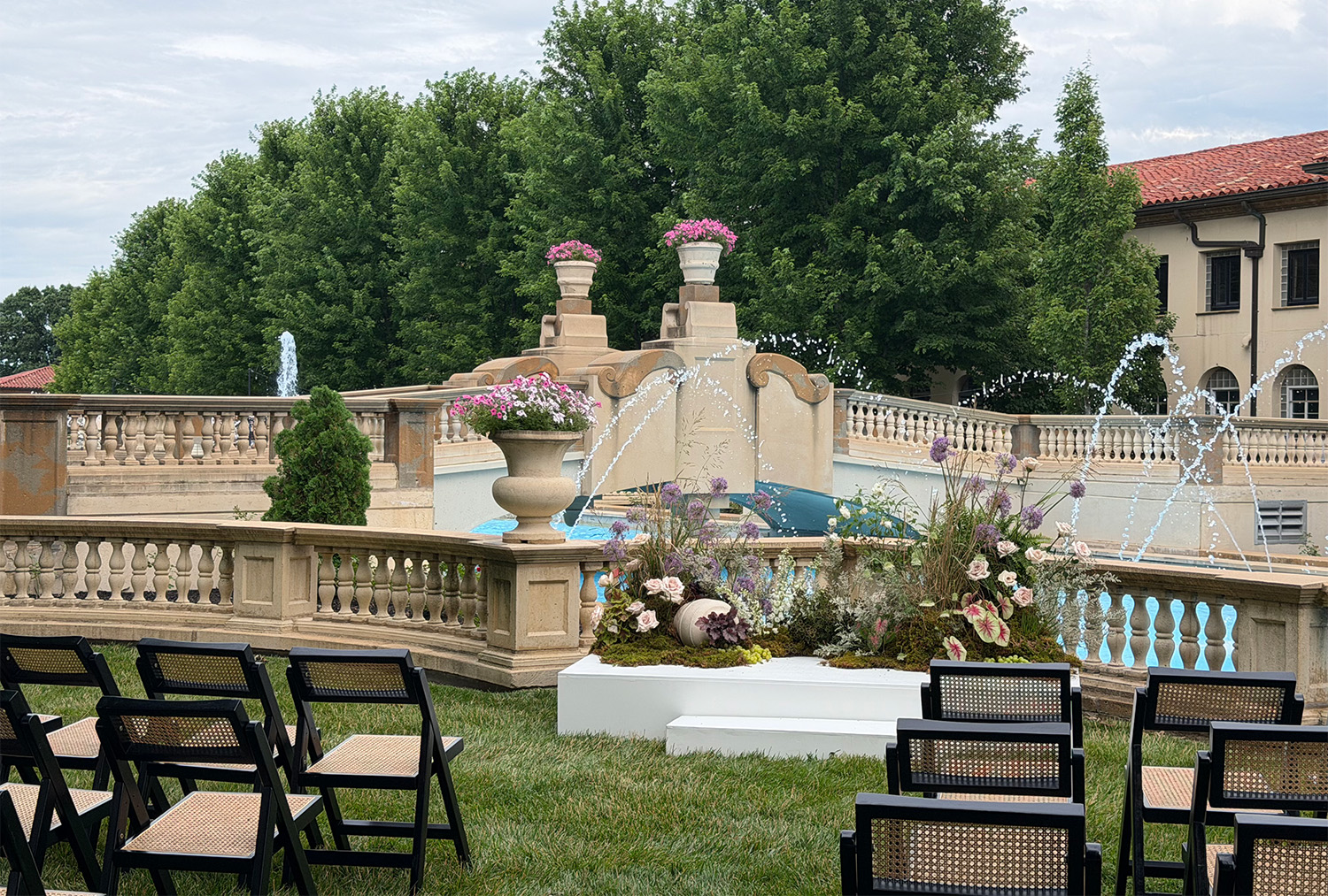 wedding-isle-fountain-courtyard-1500x1013