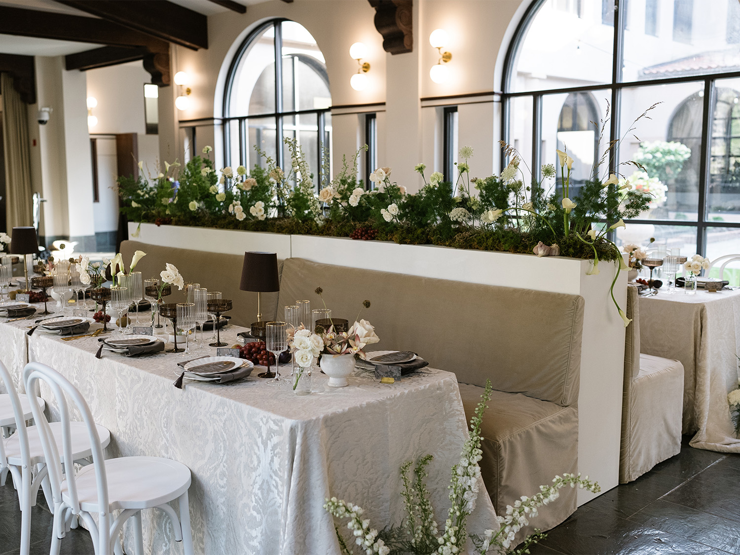 Atrium-Garden-reception-table-side-view-1500x1125