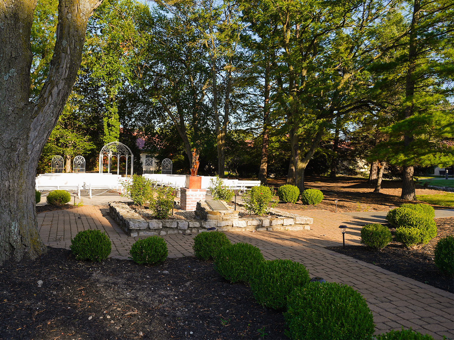 Lowells-Garden-Terrace-Fountain-wedding-1500x1125