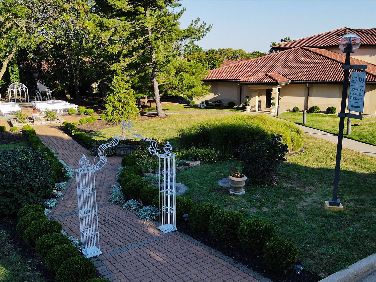 Lowells-Garden-Terrace-Fountain-wedding-overhead-1500x1125